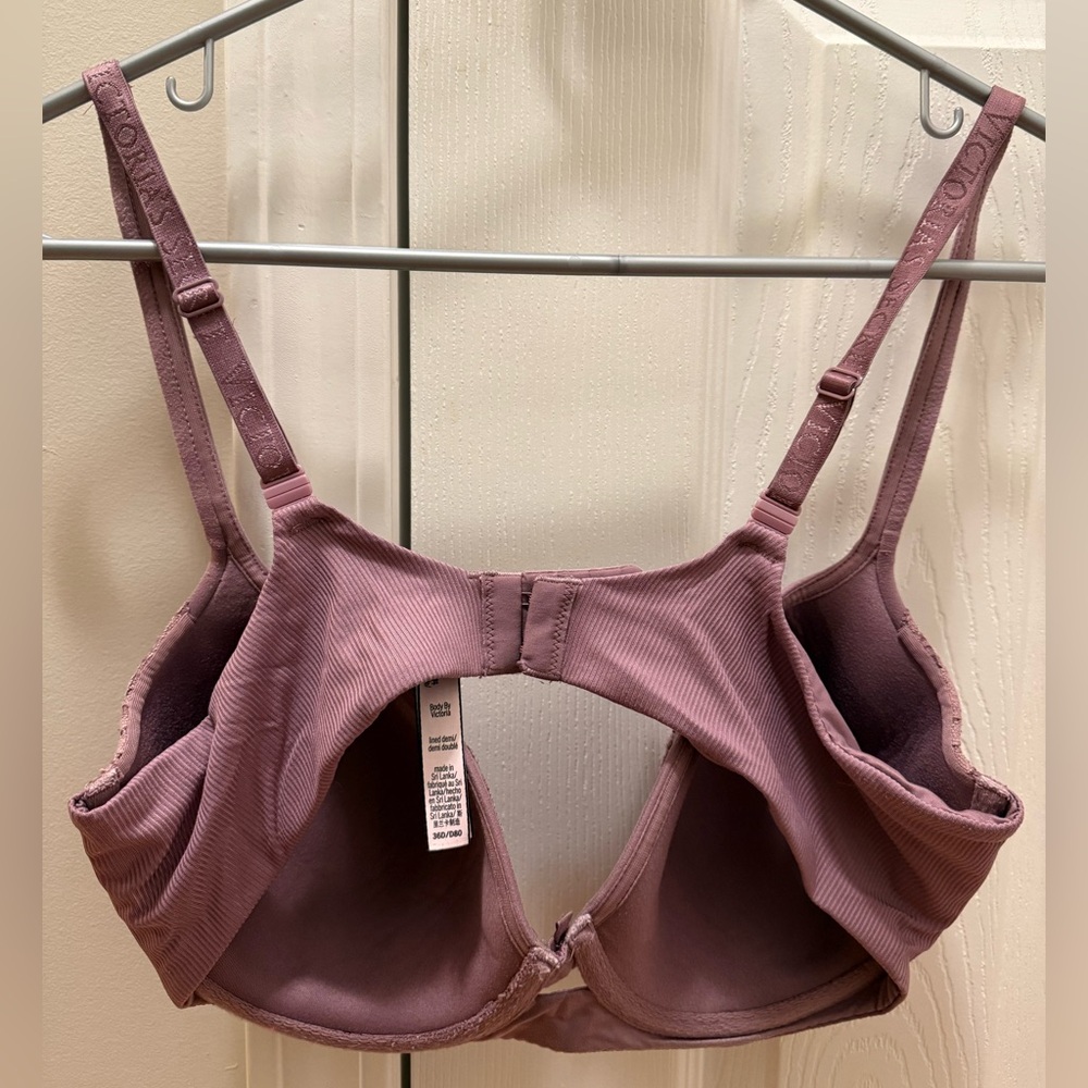 Victoria's Secret Lace Lined Demi / size 36D - Picture 2 of 3